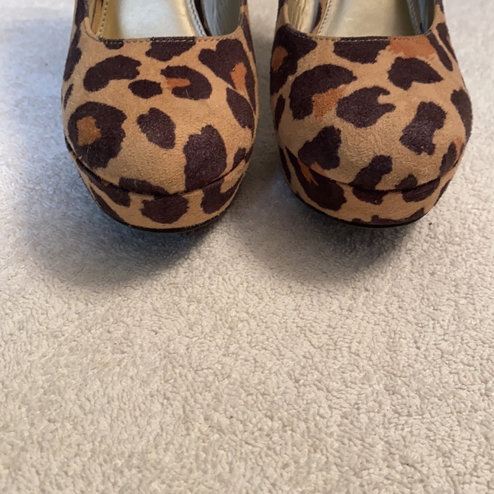XAppeal Blossom style animal print stilettos 5” heel 1” platform Size 7.5 - Picture 2 of 8